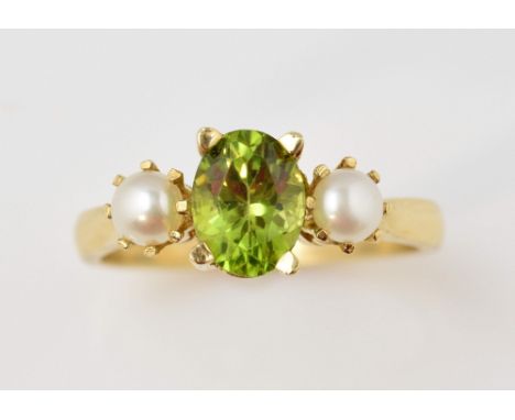 Dress ring set with peridot and pearl in 9 ct gold, ring size O  .     