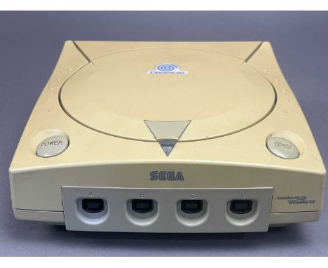 SEGA DREAMCAST CONSOLE, CONTROLLER AND 11 GAMES,including Capcom vs SNK and Soul Fighter, all boxed