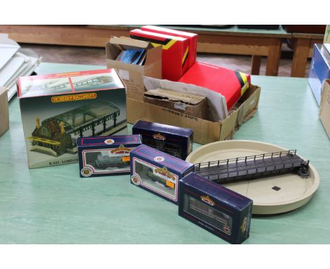A tray with Hornby London Road Station, three boxed straight platforms, an Airfix turntable, four Bachmann wagons plus a box 