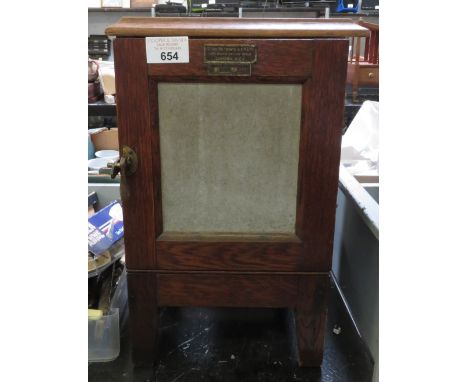 VINTAGE INCUBATOR