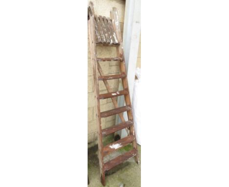 VINTAGE WOODEN STEP LADDER