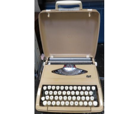 SUPERB EMPIRE CORONADE LUXE PORTABLE TYPEWRITER