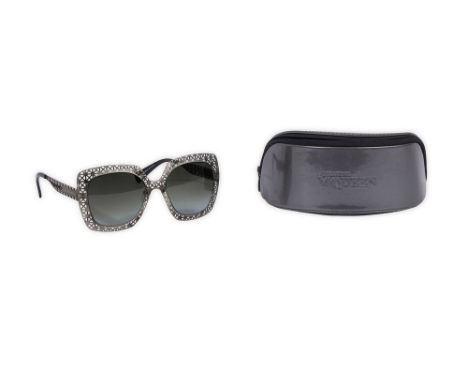 ALEXANDER MCQUEENWomen's sunglasses with gunmetal frame and graduated grey lens