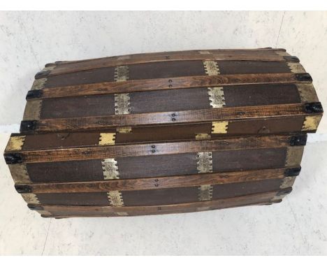 Metal-bound domed top trunk, with lift-out tray, approx 92cm x 48cm x 55cm tall