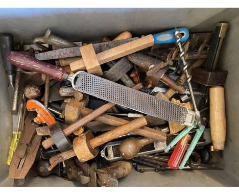 Vintage tools: good collection of vintage woodworking tools to include planes, files, chisels, mitre gauges etc
