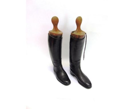A PAIR OF GENT'S BLACK LEATHER HUNTING BOOTS size 8, with trees
