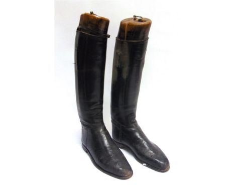 A PAIR OF GENT'S BLACK LEATHER HUNTING BOOTS with trees, size 9