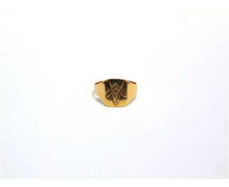 AN 18CT GOLD SIGNET RING engraved with a Masonic set square and compass, finger size M1/2, 4.1g gross