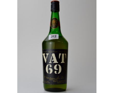 VAT 69 FINEST SCOTCH WHISKY. 26⅔ FL.OZS, 70 PROOF