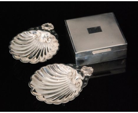 A pair of hallmarked silver butter shells to commemorate the Queens silver jubilee, Birmingham 1977 together with an engine t