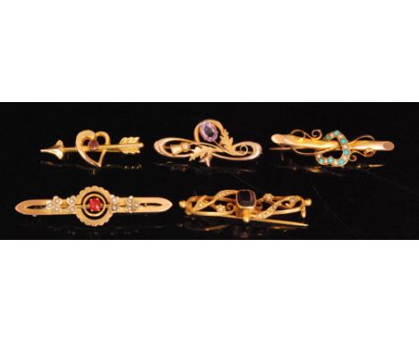 Five early 20th Century 9ct stone set bar brooches to include amethyst and seed pearl set examples, total weight 11g