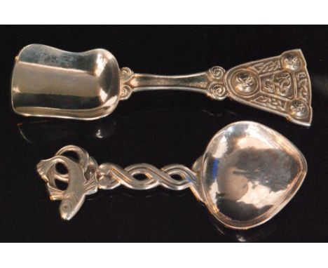 A Scottish Iona silver caddy spoon with shovel shaped bowl and cast Celtic knot finial with raised bosses, Glasgow 1927, Alex