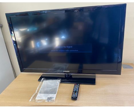 Samsung 46 inch, LE46C530 Full HD 1080p Digital Freeview LCD TV in working order with manual and lead and remote