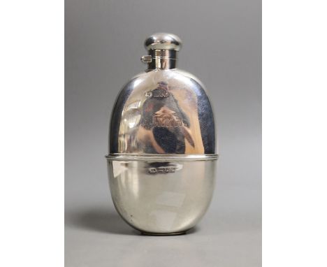 An Edwardian silver hip flask, London, 1907, 15.1cm.