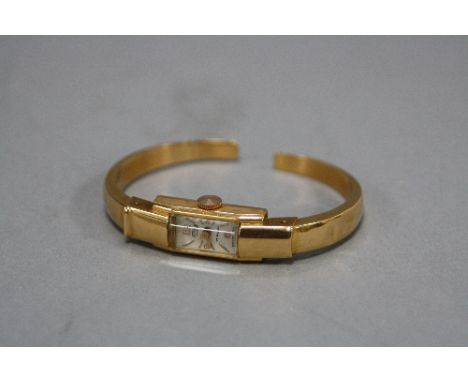 AN 18CT LADIES SINEX BANGLE WATCH, marked Courberin on reverse, approximate total weight 13.2 grams