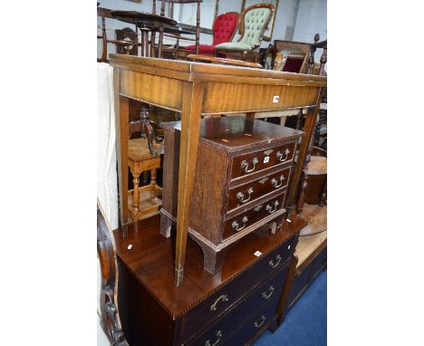 AN INLAID MAHOGANY FOLD OVER CARD TABLE (sd)