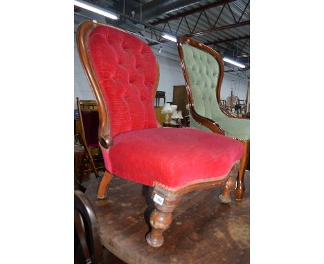 A VICTORIAN BUTTON BACK NURSING CHAIR (sd)