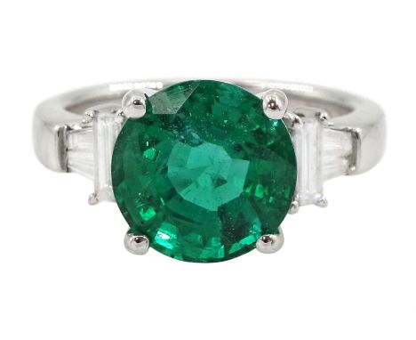 18ct white gold three stone round emerald, baguette and tapered baguette cut diamond ring, hallmarked, emerald approx 3.10 ca