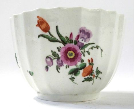 18th century Worcester porcelain sucrier, circa 1775, the fluted body with floral decoration, 10cm diam