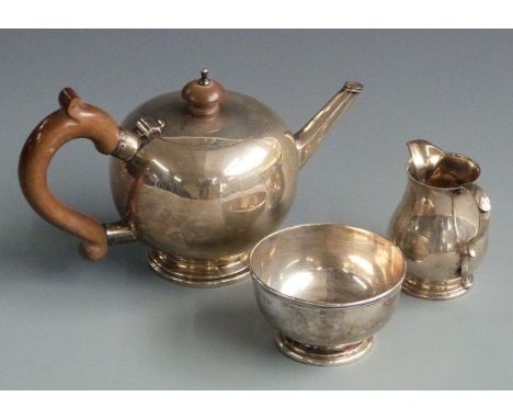 George V Irish hallmarked silver three piece bachelor's teaset, the teapot of bullet shape, Dublin 1918 maker&nbsp;Wakely &am