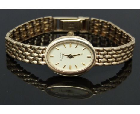 Rotary 9ct gold ladies wristwatch ref. W139-187 with gold hands and baton markers, champagne dial and quartz movement, on 9ct