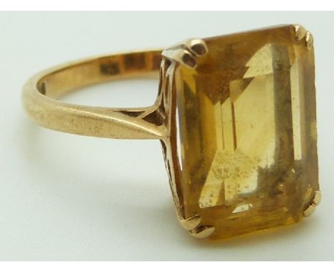 A 9ct gold ring set with an emerald cut citrine, 3.9g, size K