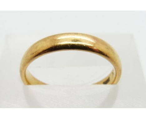 A 22ct gold ring/ wedding band, 3.9g, size K