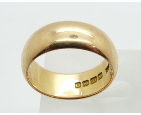 An 18ct gold wedding band, 13.5g. size S