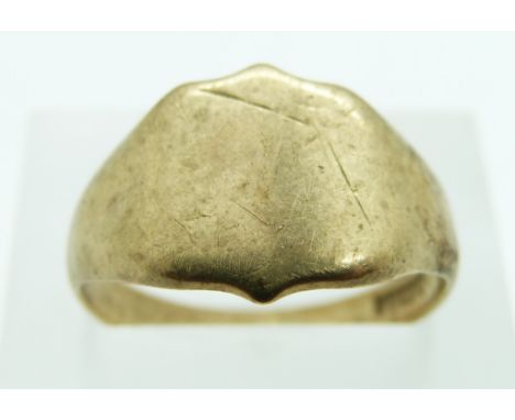 A 9ct gold signet ring, size S, 4.24g.&nbsp;