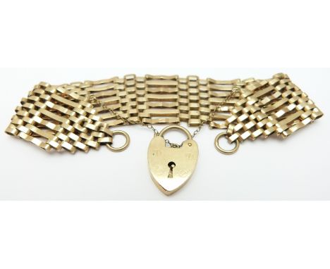 A 9ct gold gate bracelet, 21.5g&nbsp;