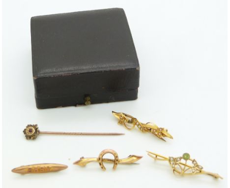 Three Edwardian 9ct gold brooches, two set with seed pearls, the other a horseshoe design, Victorian stick pin and a 9ct gold