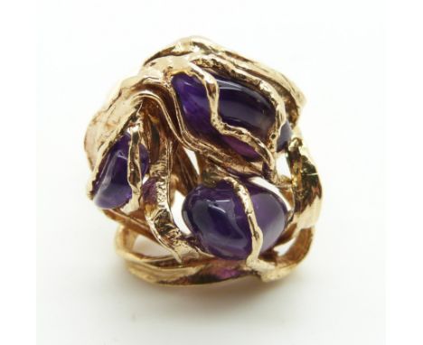 A 9ct gold ring set with three amethyst pebbles, size K, 12.4g