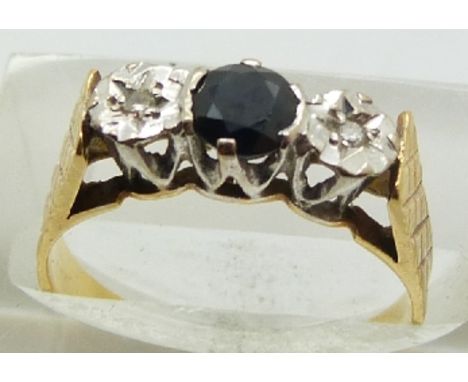 An 18ct gold ring set with a sapphire and two diamonds, 3.0g, size K&nbsp;