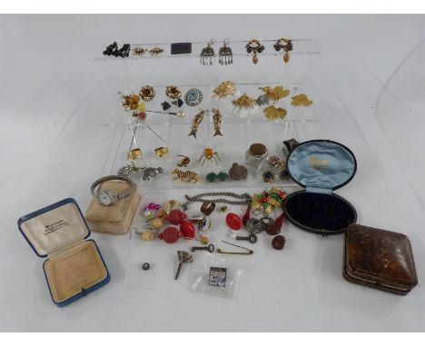 Costume jewellery, vintage jewellery boxes, Napier earrings, spider brooch, silver gilt fish earrings, butterfly wing brooch,