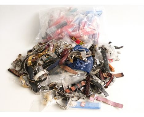 A large collection of wristwatch straps and bracelets including a number of Casio Gel examples.&nbsp;