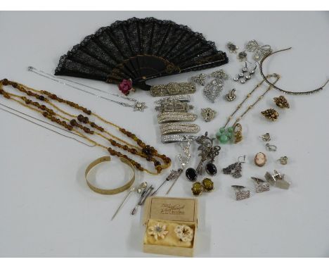 A quantity of vintage paste/ diamanté jewellery, cameo, fan, Art Deco flower necklace, silver cufflinks etc&nbsp;