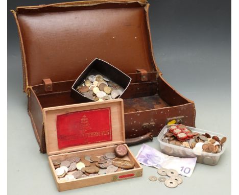 Vintage suitcase containing an amateur collection of overseas coinage, largely circa mid 20thC onwards, Irish free state etc.