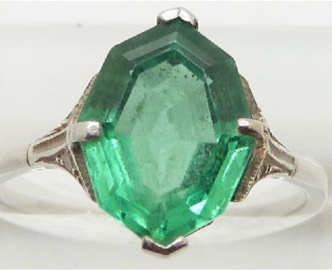 Art Deco platinum ring set with a mixed cut tourmaline and diamonds to the shoulders, 4.4g, size S&nbsp;