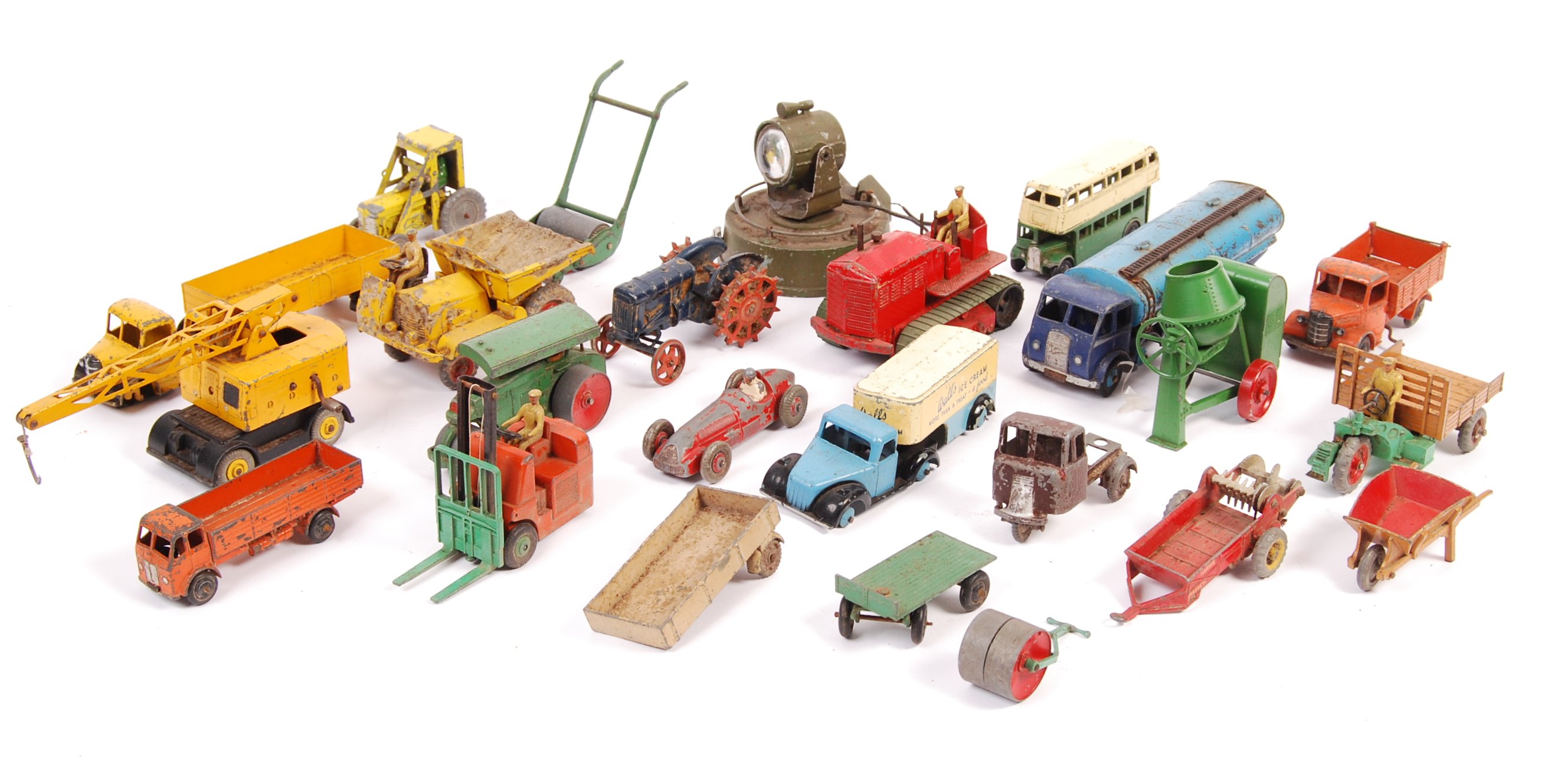 An assorted collection of early / vintage diecast model vehicles and