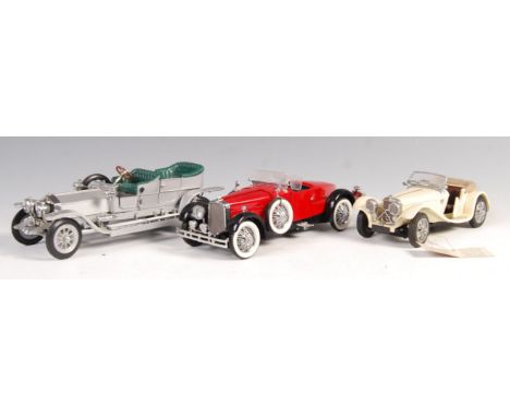 A collection of 3x Franklin Mint scale precision diecast model vehicles to include: 1907 Rolls-Royce The Silver Ghost, 1938 J