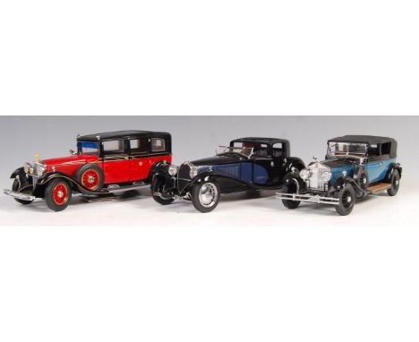 A collection of Franklin Mint scale precision diecast model vehicles to include; 1929 Rolls-Royce Phantom 1, 1935 Mercedes- B