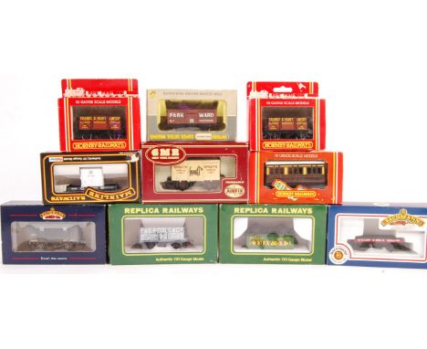 A good collection of 10x assorted 00 gauge model railway trainset rolling stock wagons - various makes, to include; Hornby Ra