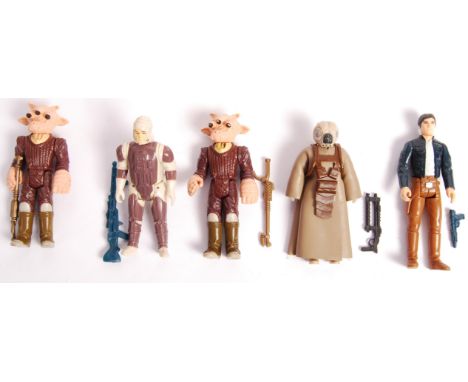 A good collection of x5 original vintage Palitoy / Kenner Star Wars action figures. All with their original weapons. To inclu