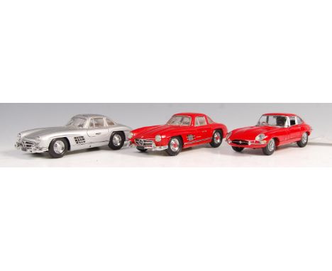 A collection of 3x Franklin Mint scale precision diecast model vehicle to include; 1961 Jaguar E-Type Coupe, 1954 Mercedes-Be