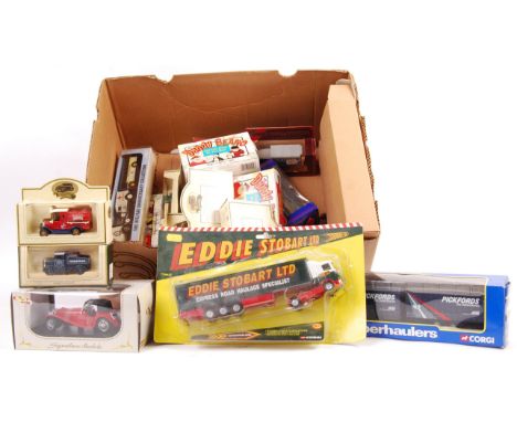 A collection of approx x20 assorted boxed diecast model cars and other vehicles. Various makes and models, to include: Lledo 