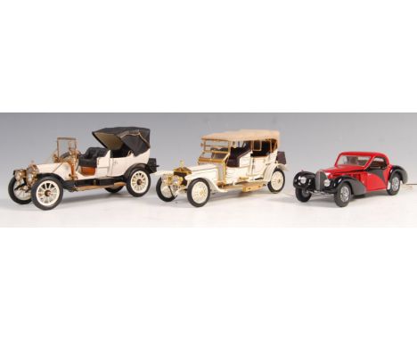 A collection of 3x Franklin Mint scale diecast model vehicle to include; 1936 Bugatti Type 57SC, 1911 Rolls-Royce and 1912 Pa