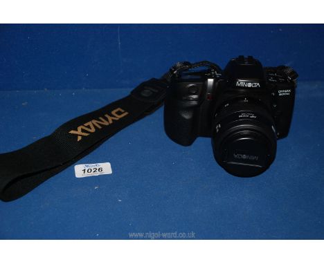 A Minolta Dynax 500si SLR camera with AF 0.5/1.6 zoom lens 35-70 mm in large carry case.