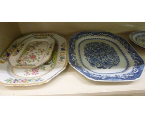 18thC Chinese porcelain plates: to include a meat platter, decorated in blue and white with flowers  14.5''w; and two Spode c