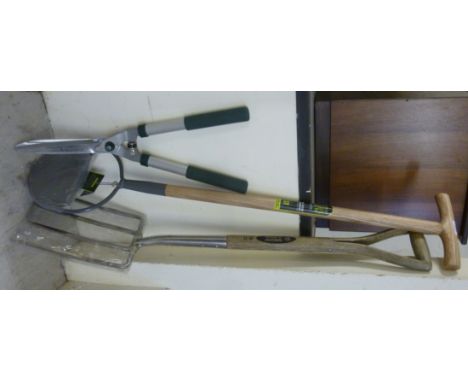 Garden hand tools: to include an edger, a fork and a pair of shears       BSR