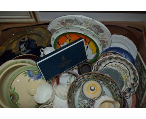 A Wedgwood limited edition collectors plate 'Honolulu' by Clarice Cliff, two Wedgwood 'Lichfield' dinner plates, a Royal Doul